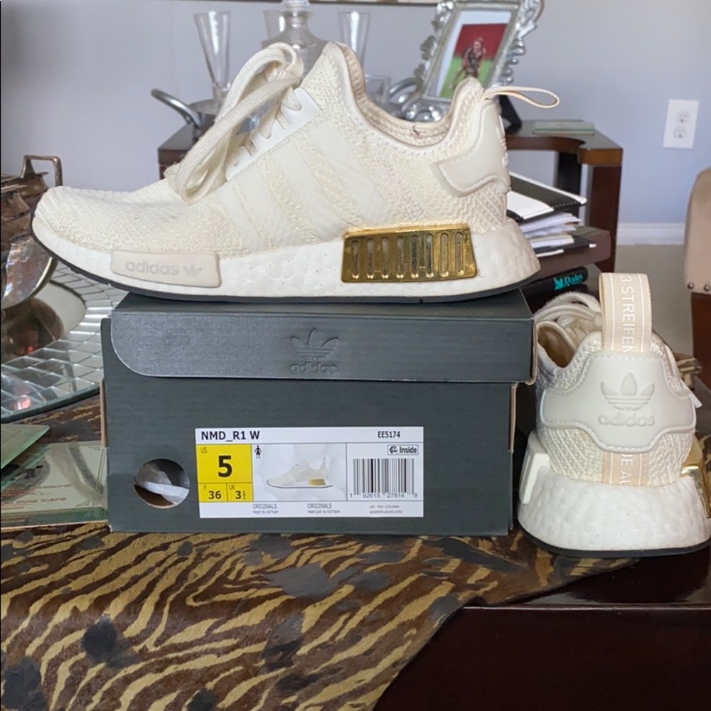 Adidas tennis shoes